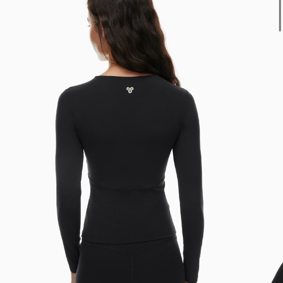 Aritzia BUTTER Bound Hip Longsleeve
Tight crewneck longsleeve - Picture 3 of 5